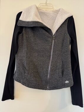 ALO Yoga Charcoal Gray and Black Sherpa-Lined Zip Jacket